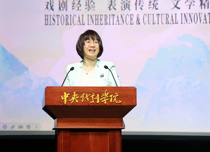 中國(guó)電影資料館館長(zhǎng)、中國(guó)電影藝術(shù)研究中心主任孫向輝致辭。來(lái)源：主辦方供圖 