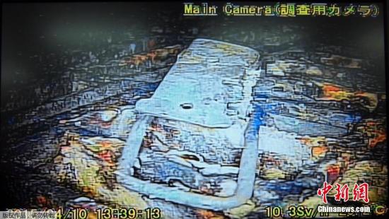資料圖:日本向福島第一核電站1號機組的反應(yīng)堆安全殼內(nèi)投入的棒狀機器人,拍攝了反應(yīng)堆圖片。