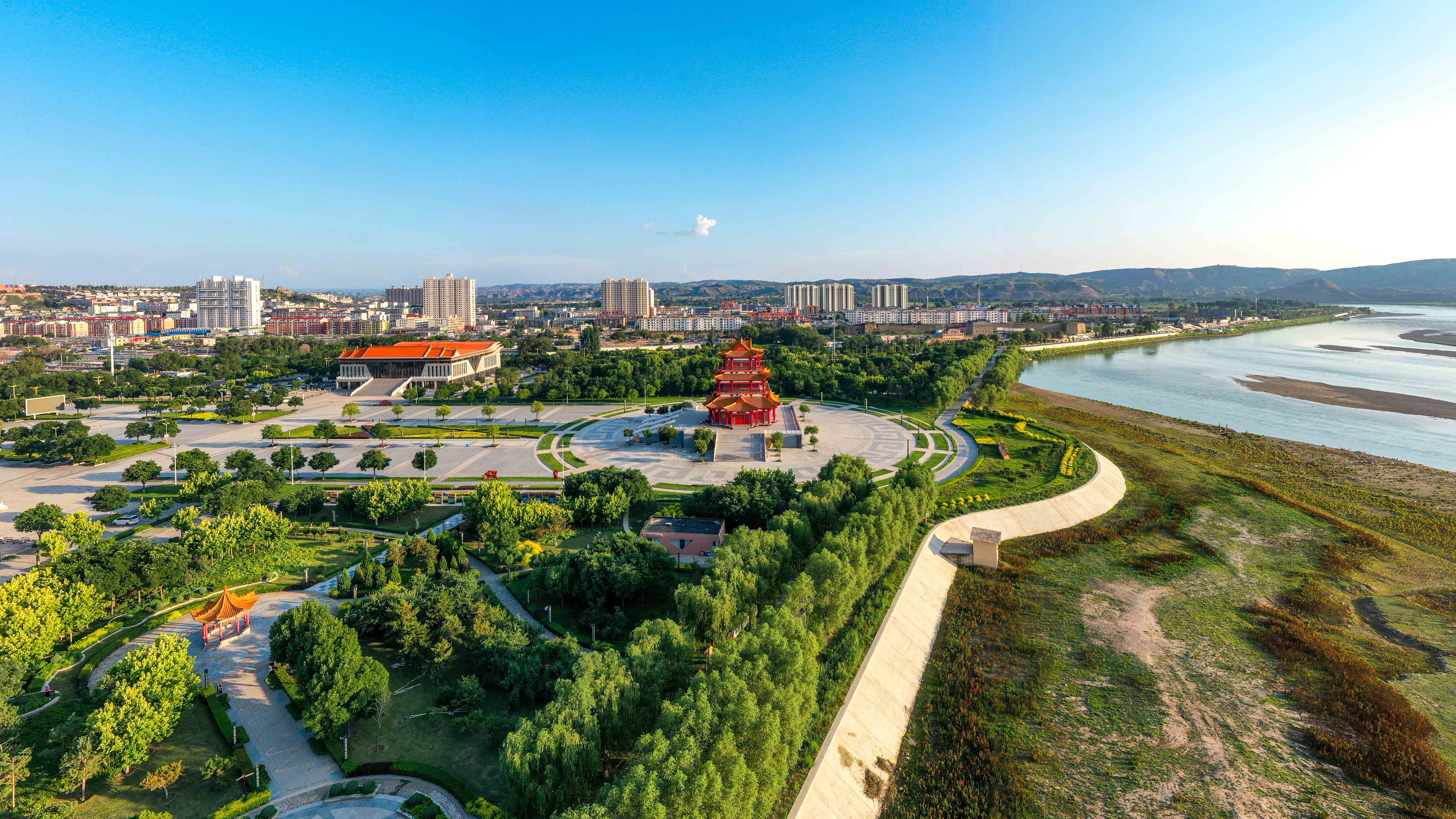 黃河岸邊的美麗村莊——唐家會(huì)村。