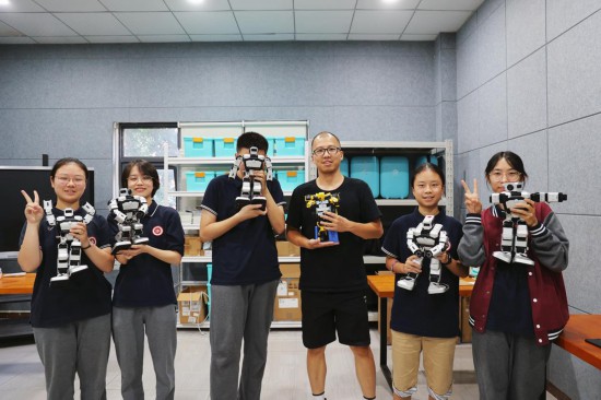 重慶八中科學(xué)城中學(xué)?？苿?chuàng)社團(tuán)。